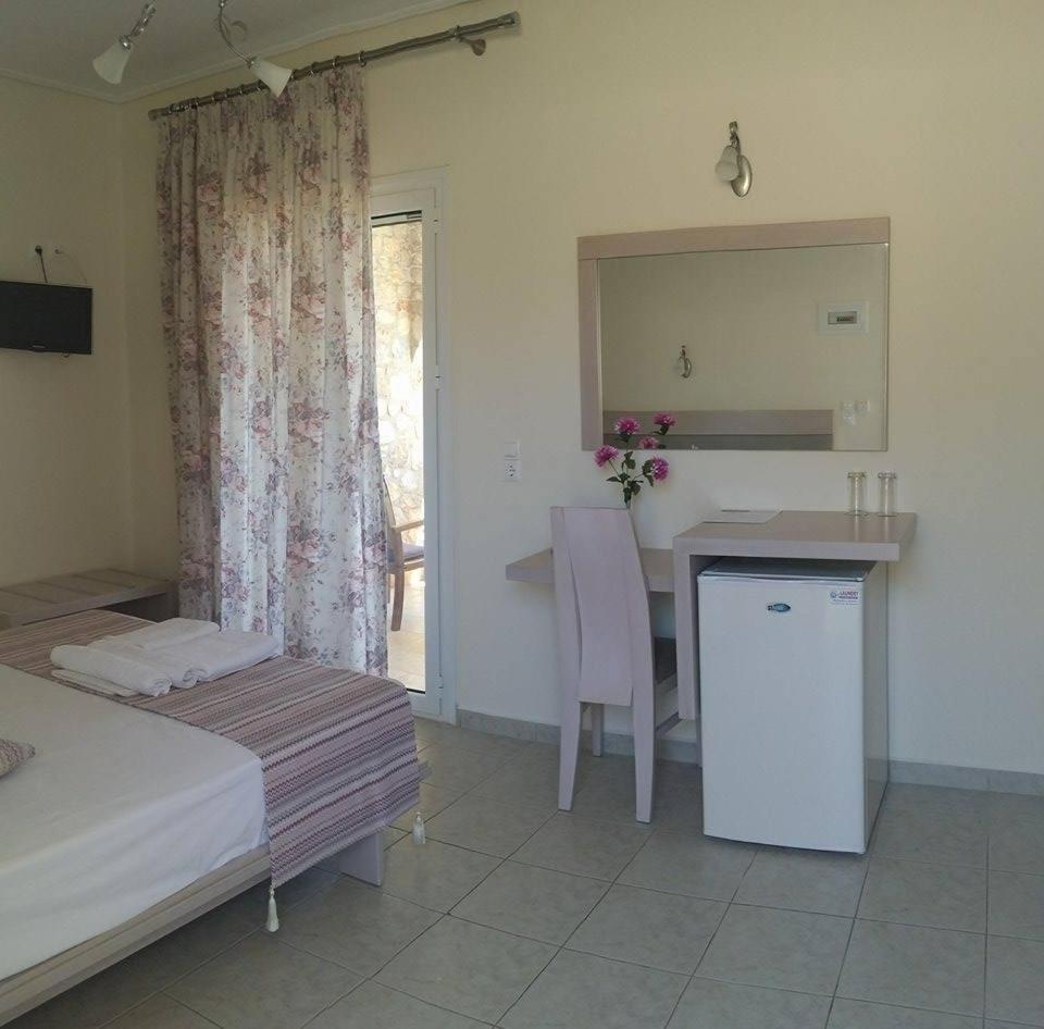 Voula Resort Elafonissos Bilik gambar